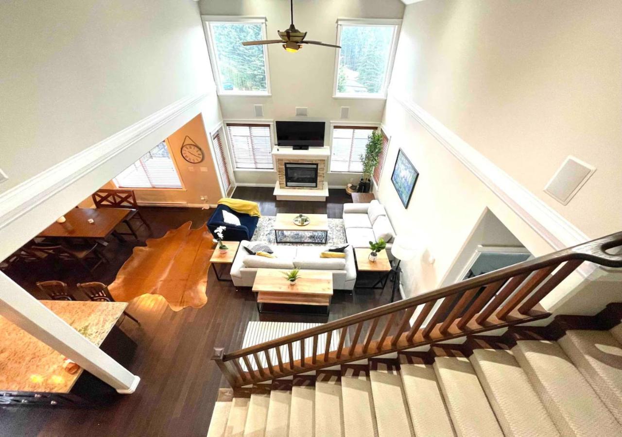 Bellamy Manor Large Home With 5Beds! In Langford ビクトリア エクステリア 写真