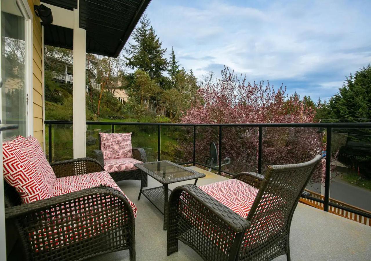 Bellamy Manor Large Home With 5Beds! In Langford ビクトリア エクステリア 写真