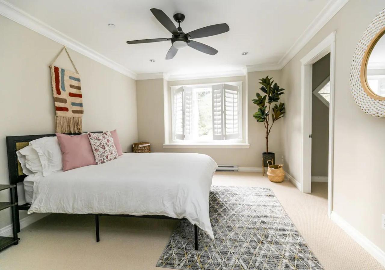 Bellamy Manor Large Home With 5Beds! In Langford ビクトリア エクステリア 写真