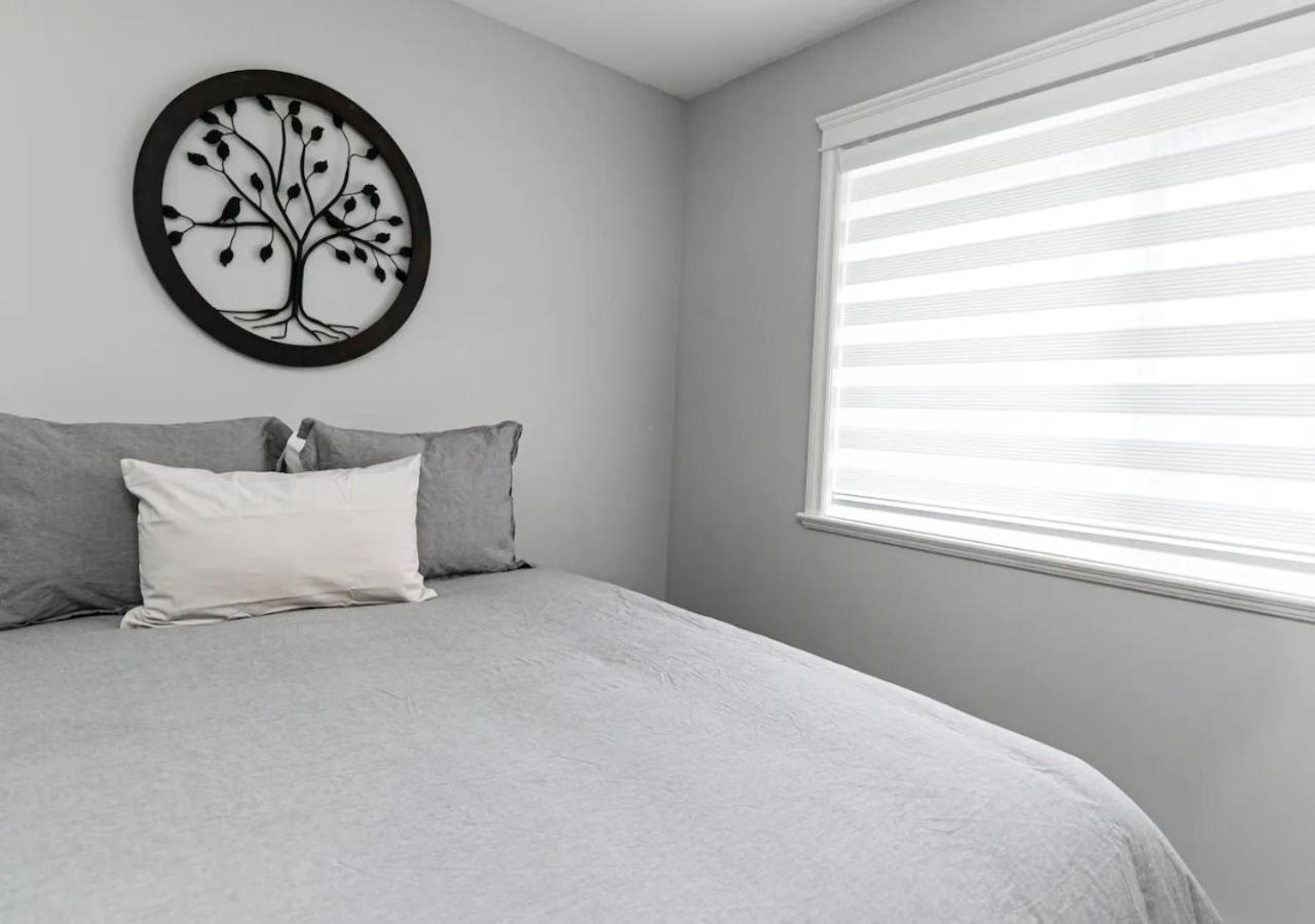 Bellamy Manor Large Home With 5Beds! In Langford ビクトリア エクステリア 写真