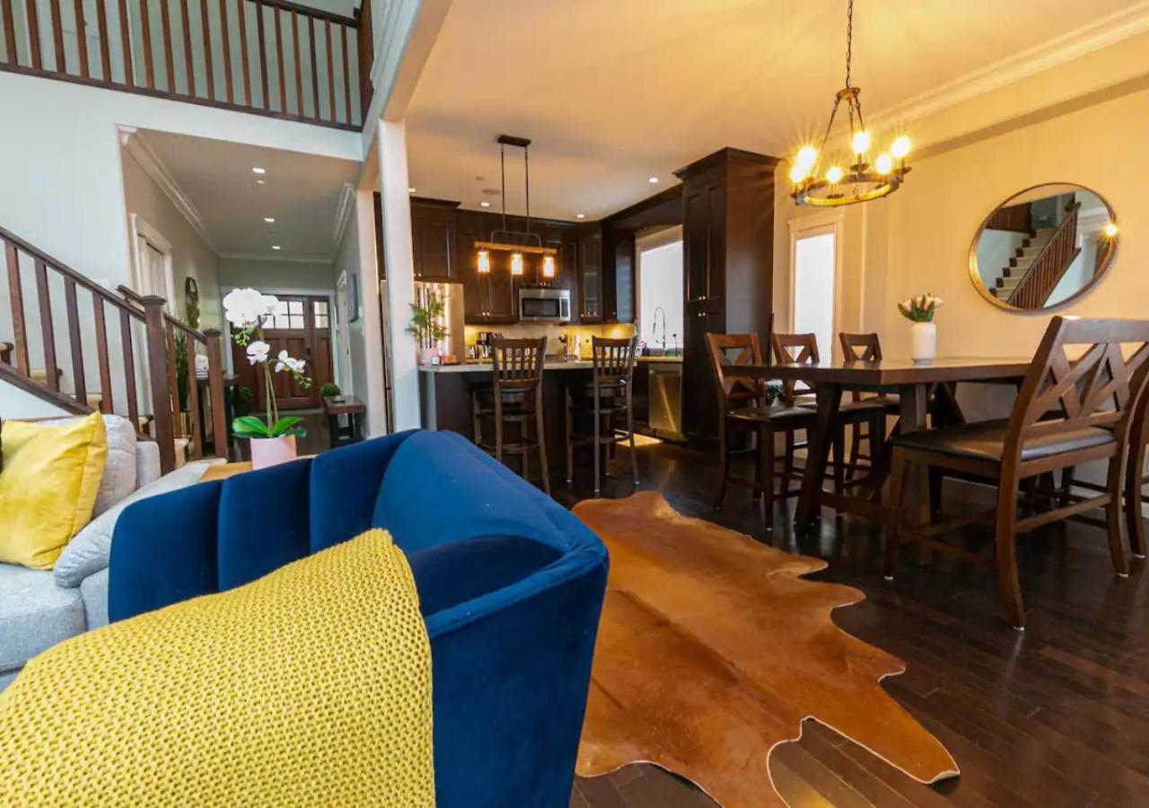 Bellamy Manor Large Home With 5Beds! In Langford ビクトリア エクステリア 写真